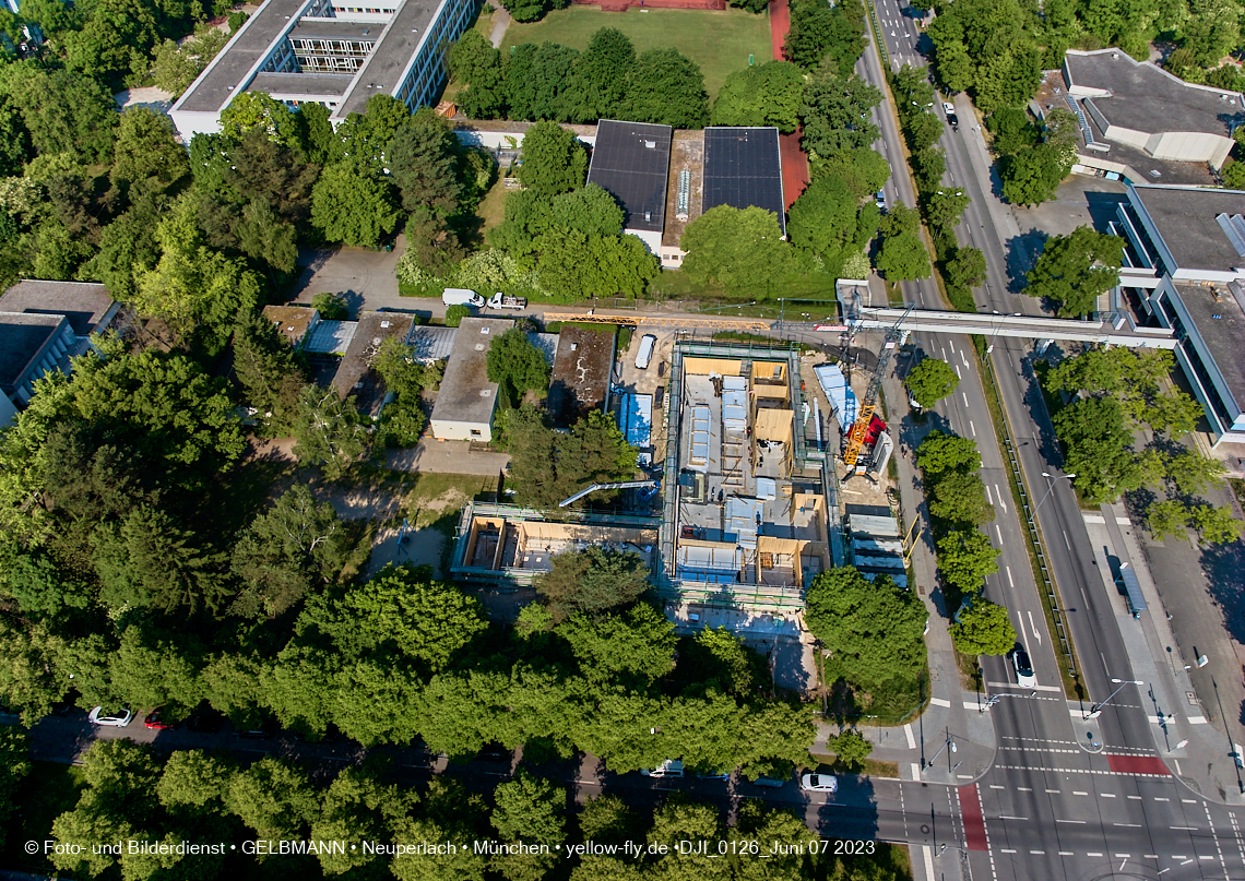 07.06.2023 - aktuelle Fotos von der »<strong><i>Baustelle zum Hort für Kinder</i></strong>« in Neuperlach in München
